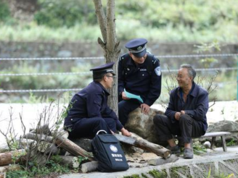 【党员风采·让为民服务更有温度】甘肃“背包警务”将公安业务背到群众身边